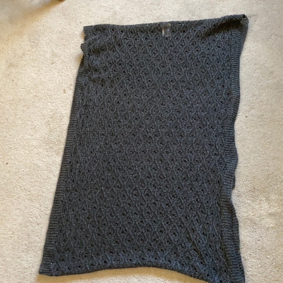 5/20🔴 Gray Knit Loop Scarf Very Soft. Supper Cute - Picture 4 of 4